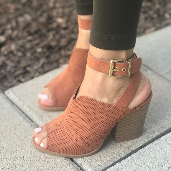 Shoes - 🍁Sesy block heels🍁